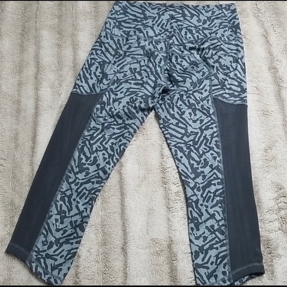 💕LULULEMON - EUC Hot to Street Crop (8) - Picture 7 of 10